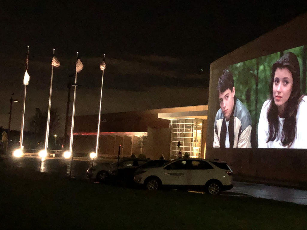 Lakes' Drive In